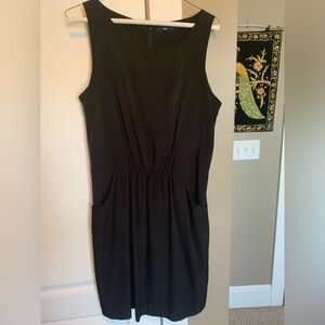 Classic Gap size 6 black mini dress with pockets